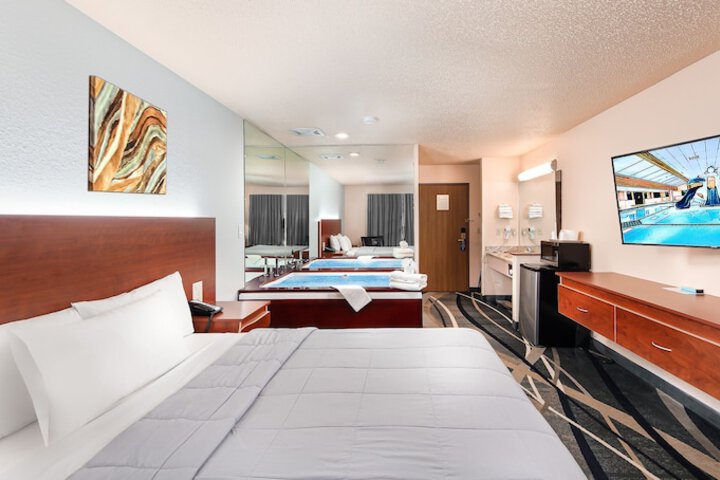 Grand Marquis Waterpark Hotel & Suites