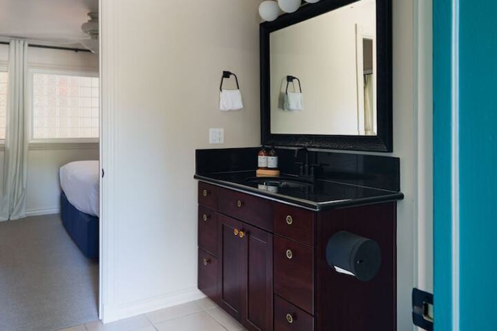 Room 83 of 108