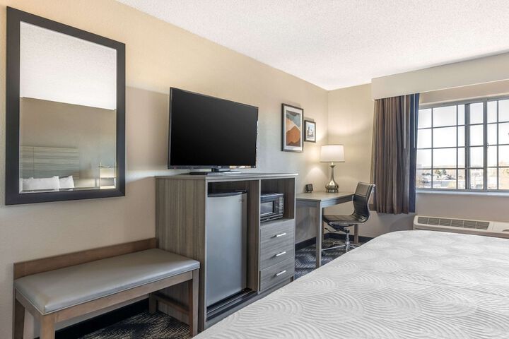 Room 16 of 39