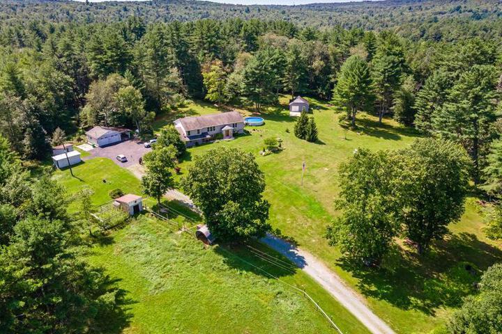 Southwoods Mountain Estate -private mansion pool, hottub+ 15 acres