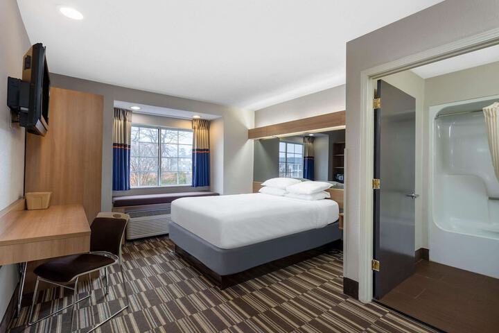 Room 11 of 24