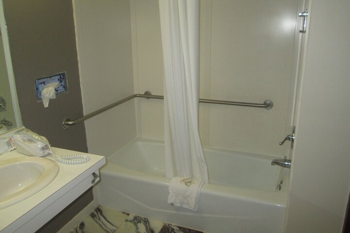Bellevue Hotel & Suites