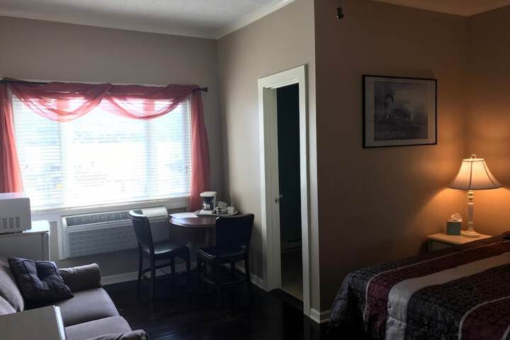 Room 16 of 28