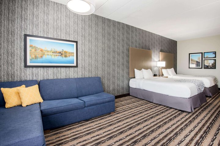 Room 27 of 49