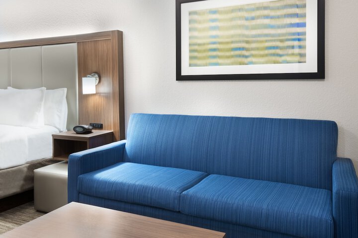 Room 33 of 48