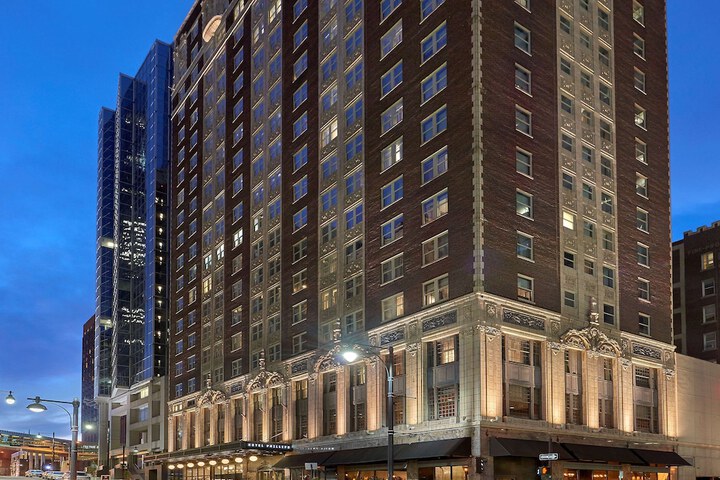 Hotel Phillips Kansas City Curio Collection by Hilton