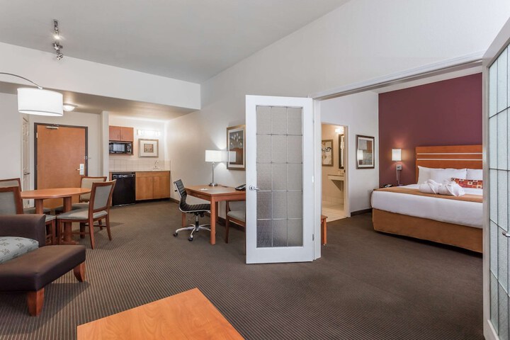 Room 8 of 18