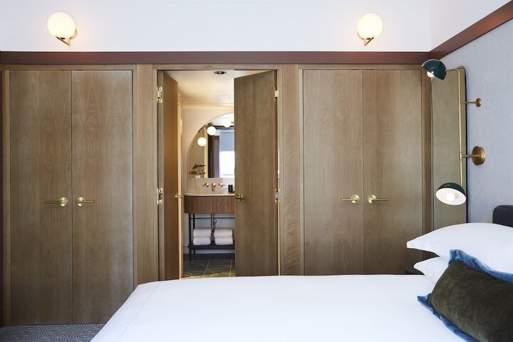 Room 33 of 101
