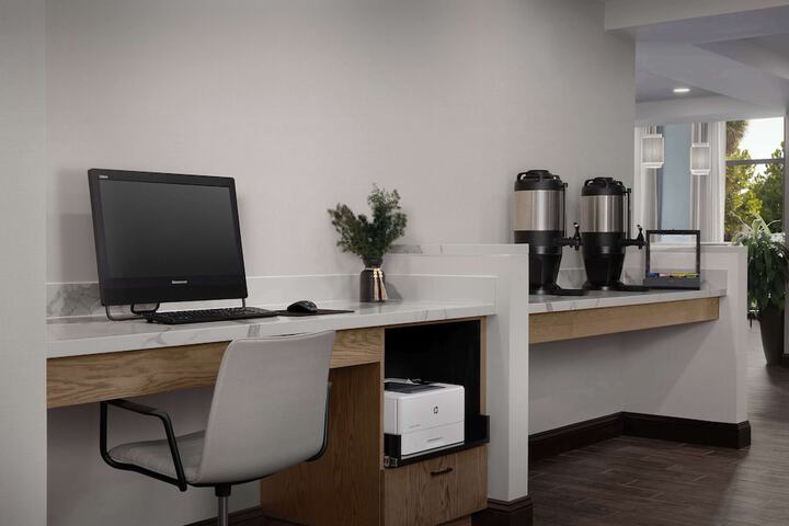 Business Center 53 of 55