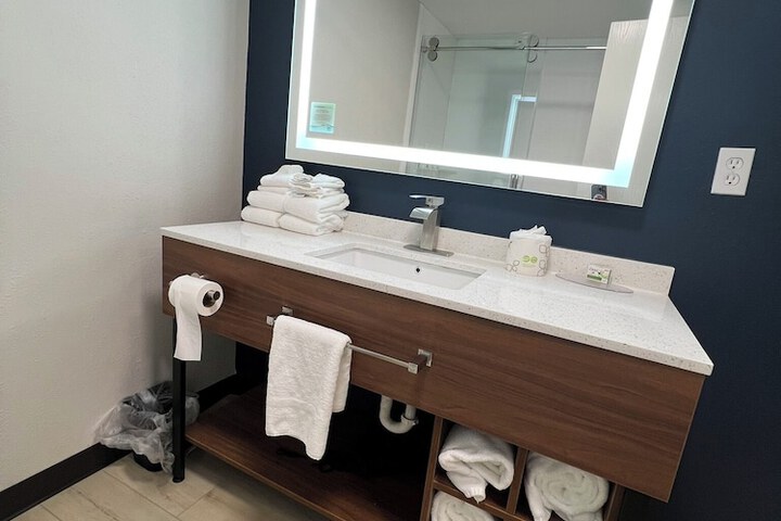 Wingate by Wyndham Dublin Near Claytor Lake State Park