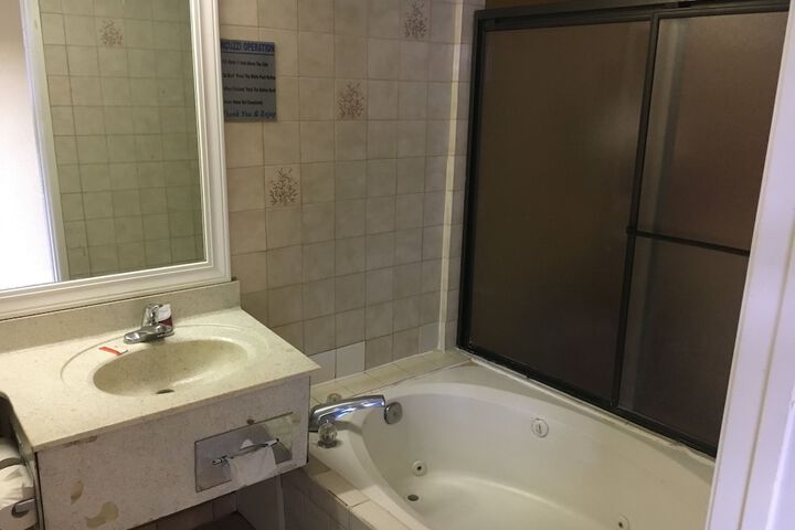 Bellflower Travel Inn