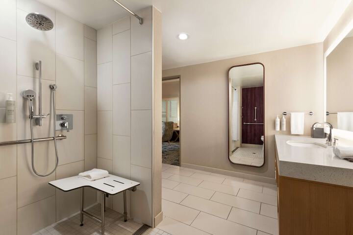 Room 40 of 108