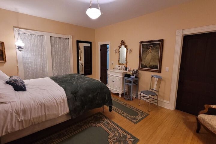 Oaklawn Inn LLC