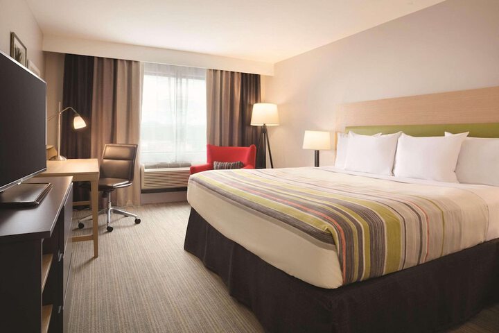 Country Inn & Suites by Radisson Monterey Beachfront-Marina, CA