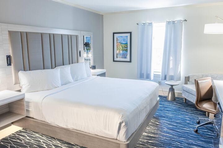 Inn on the Square an Ascend Collection Hotel