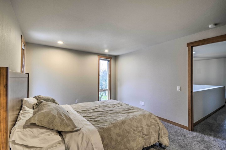 Luxurious Tacoma Retreat w / Quartz Countertops!