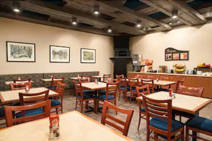 Dining 15 of 20