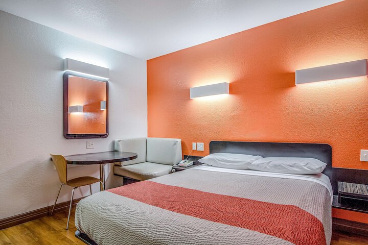 Motel 6 Conroe TX
