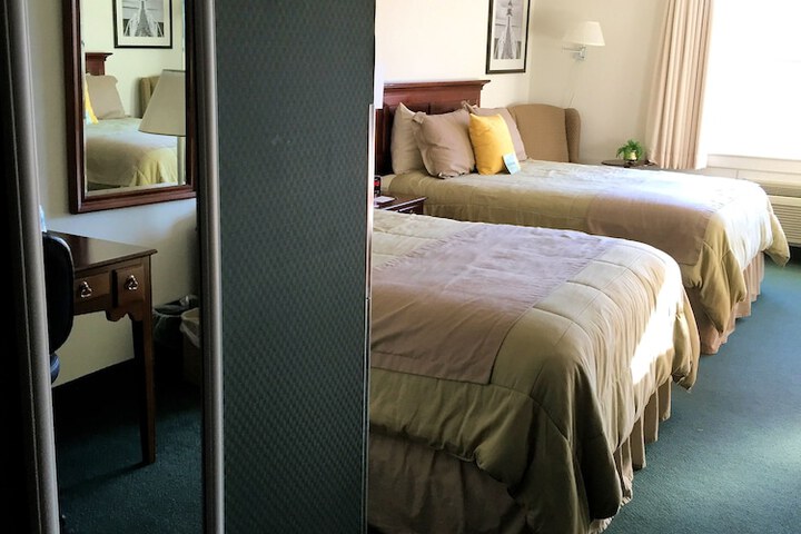Camden Riverhouse Hotel