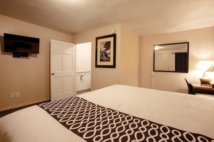 Room 9 of 23