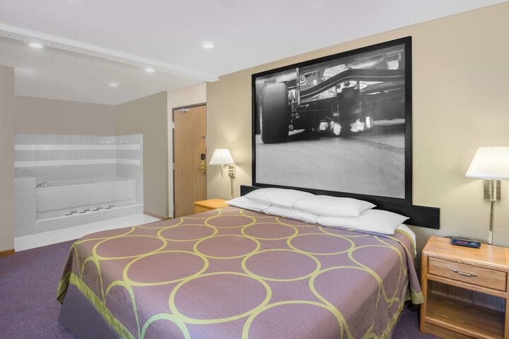 Super 8 by Wyndham Knoxville