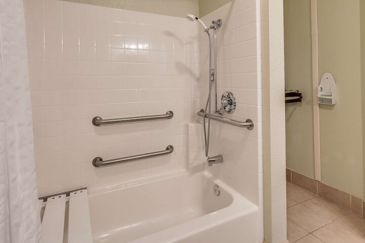 Best Western Plus Bayshore Inn