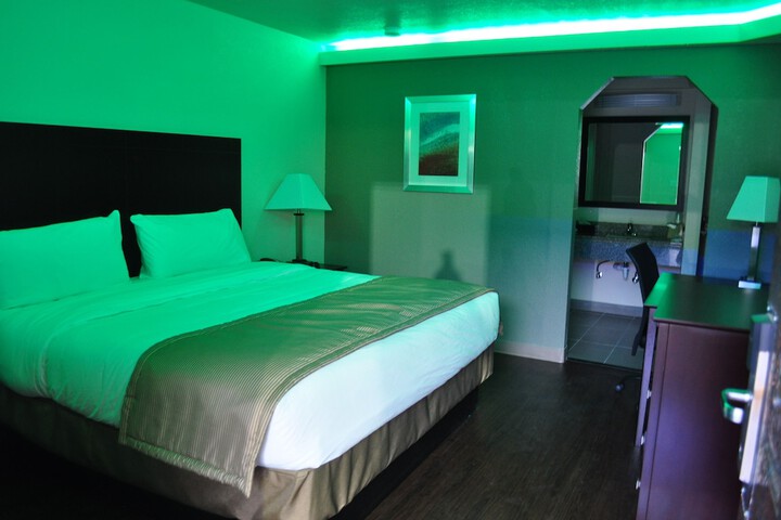 Room 17 of 27