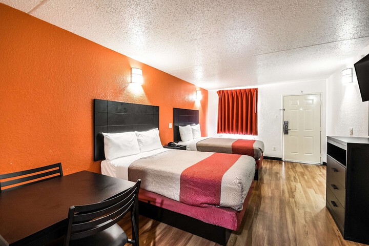Room 28 of 33