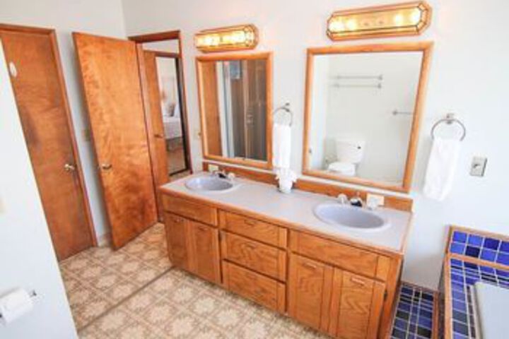 North Jetty 3 Br home by RedAwning