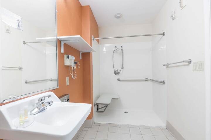 Room 10 of 22