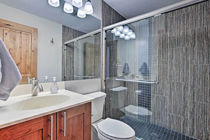 Mtn-view Condo w / Hot Tub Access in Dillon!