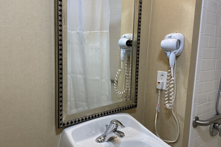 Room 27 of 46