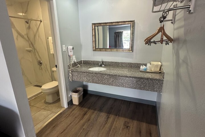 Key West Inn - Clanton