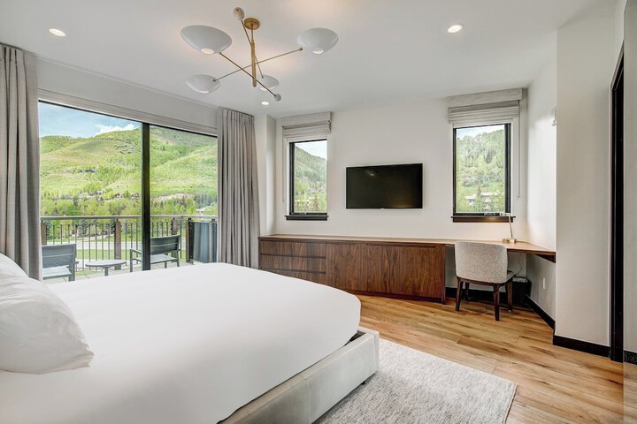 Room 213 of 450