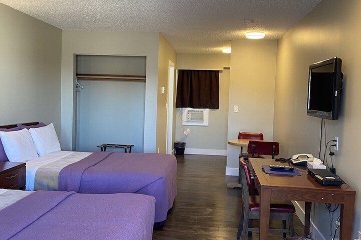 Room 9 of 25