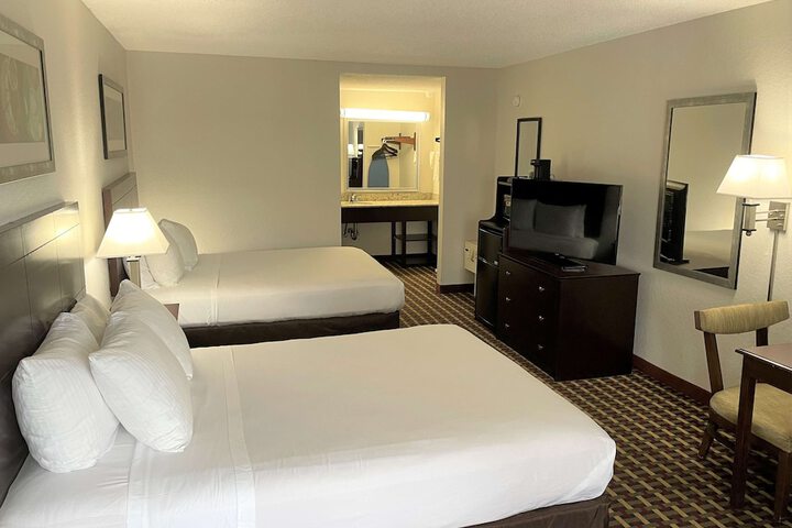 Room 6 of 13