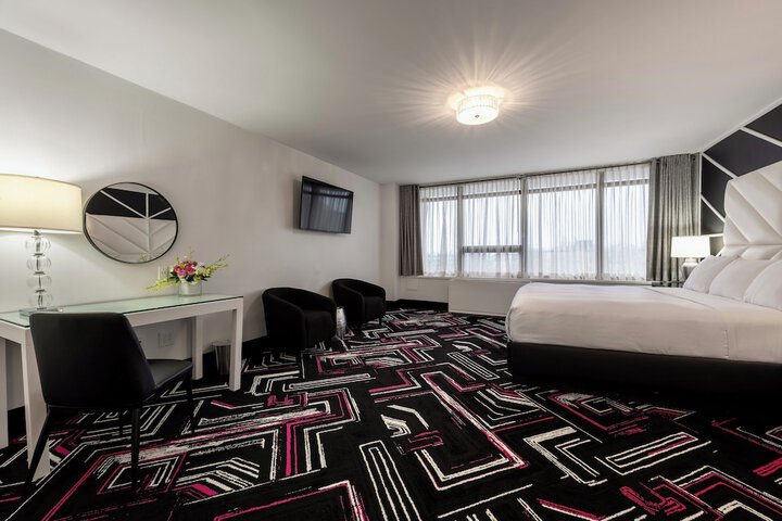 Room 8 of 31
