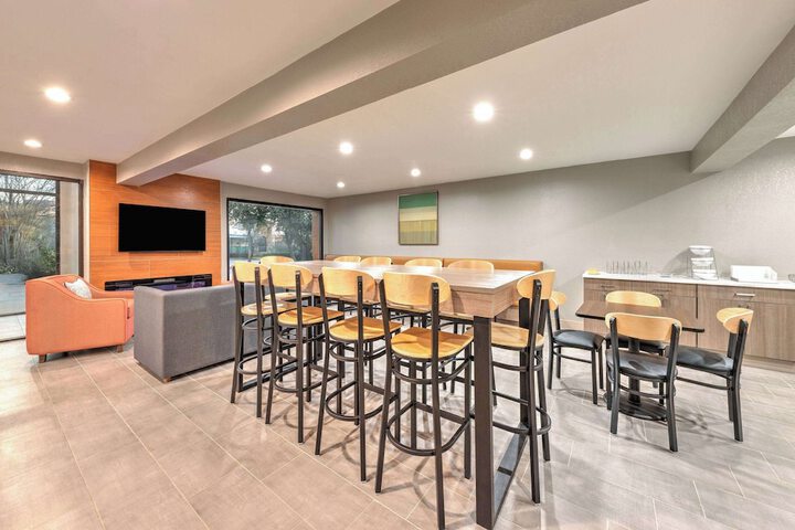 Hawthorn Extended Stay by Wyndham Bedford / Dallas