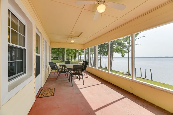 Riverfront Edenton Condo w / Porch & Water Views!