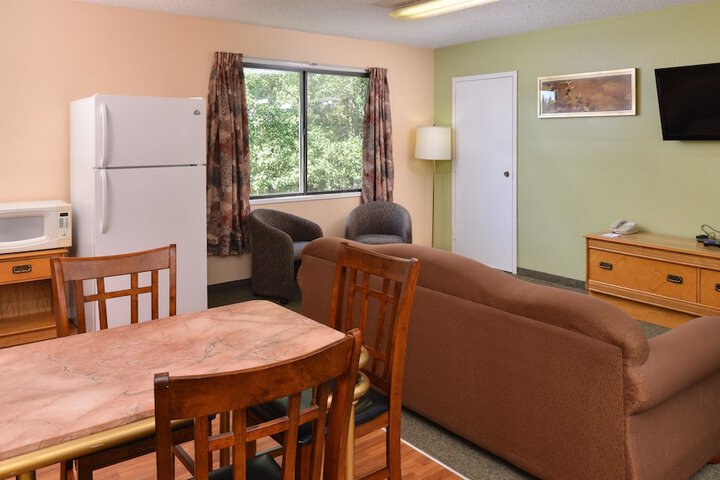 Room 6 of 35