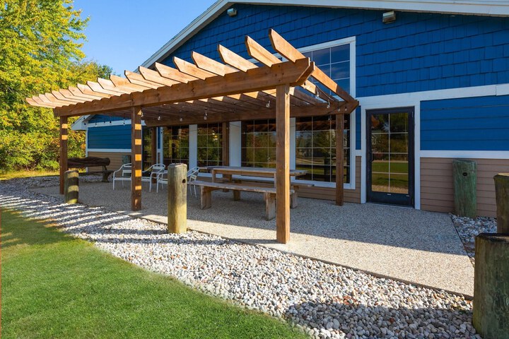 AmericInn by Wyndham Douglas / Saugatuck