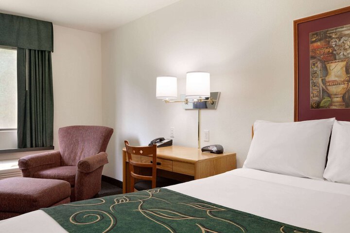 Room 14 of 16