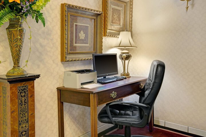Business Center 18 of 19