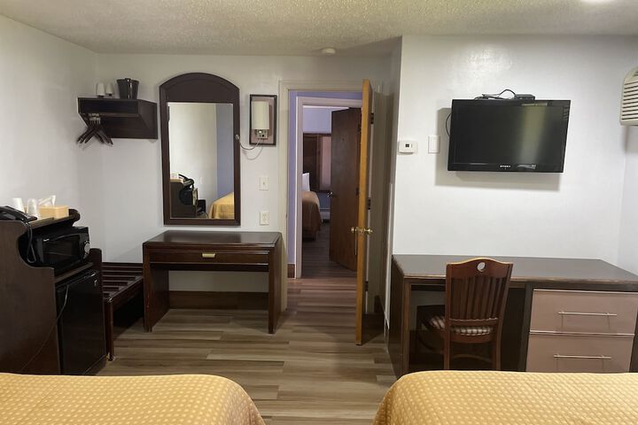 Room 12 of 28