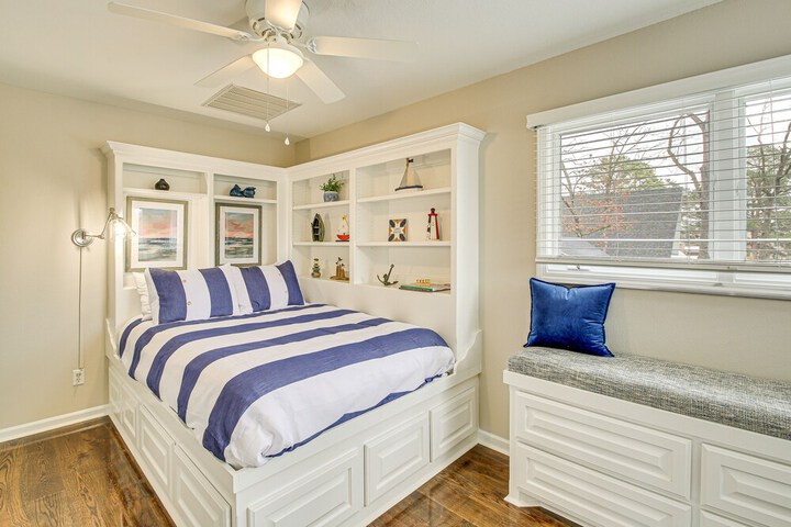 Hot Springs Lakefront Home w / Dock & Water Views!