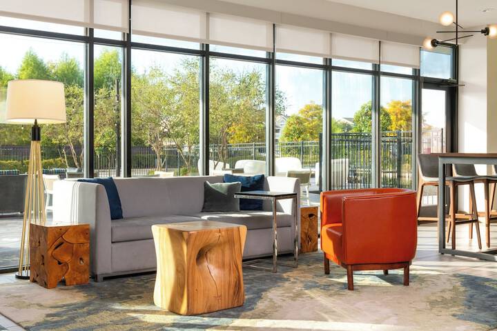 EVEN Hotel Shenandoah - The Woodlands by IHG