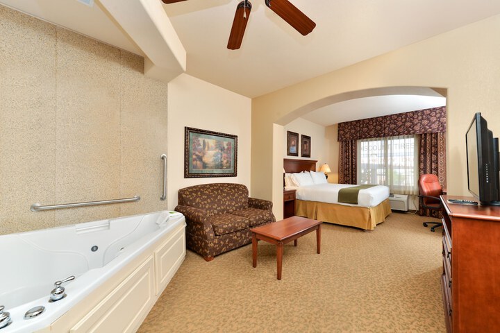 Room 43 of 63