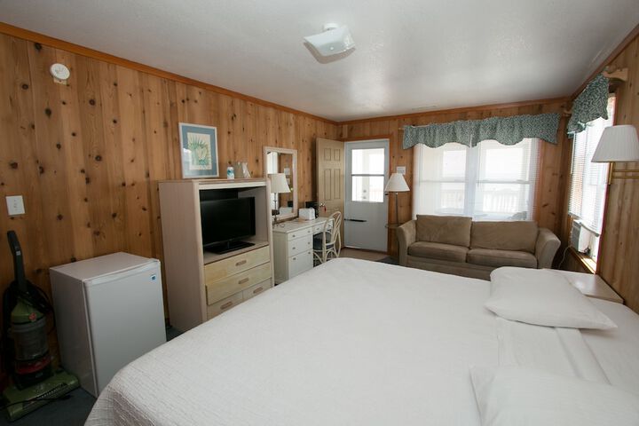 Room 44 of 199