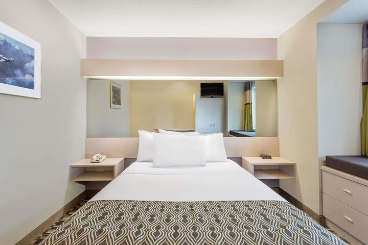 Room 14 of 27