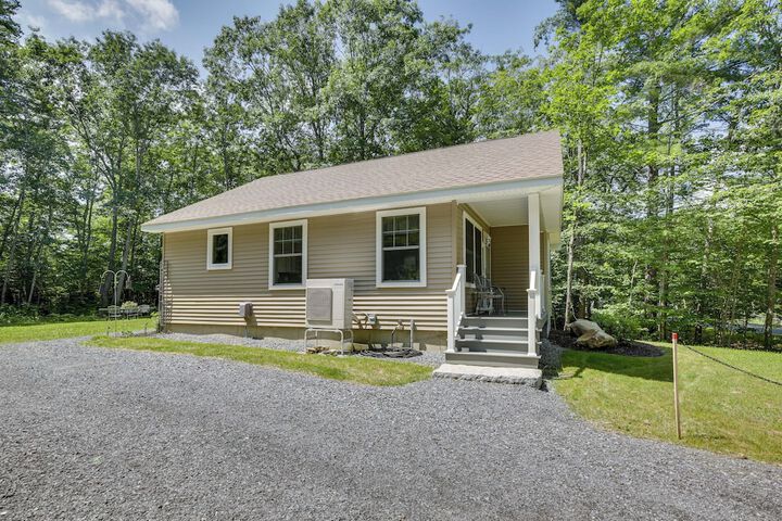 Maine Cottage w / Dock & Kayaks Near Augusta!